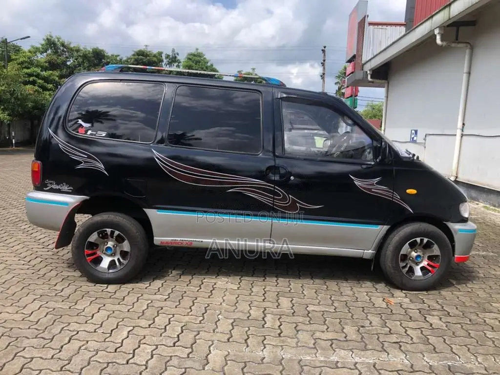 Nissan Serena 1999 Van (Used)