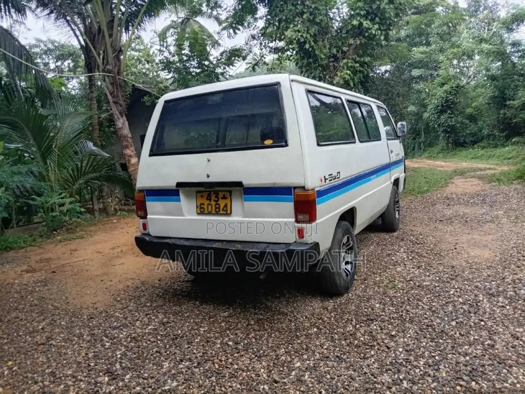 Mitsubishi L300 1985 Van (Used)