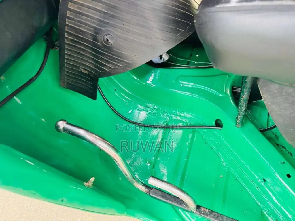 Bajaj 4 Stroke 2009 Three Wheel (Used)