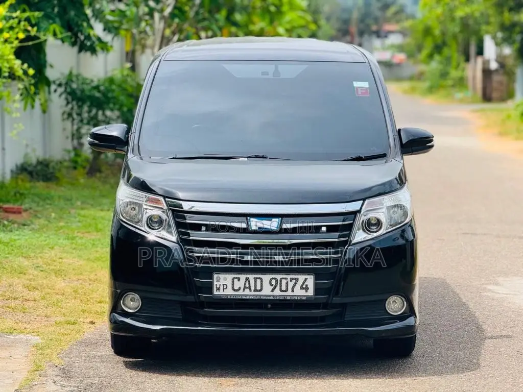 Toyota Voxy 2015 Van (Used)