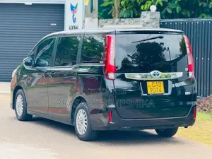 Toyota Voxy 2015 Van (Used)