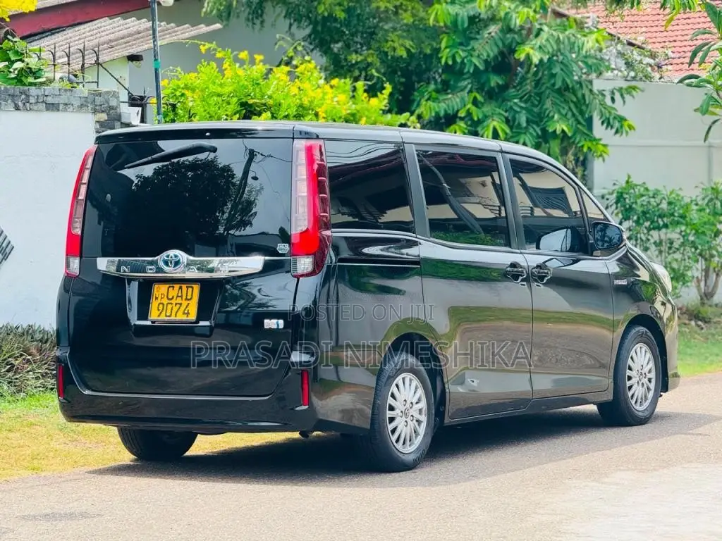 Toyota Voxy 2015 Van (Used)