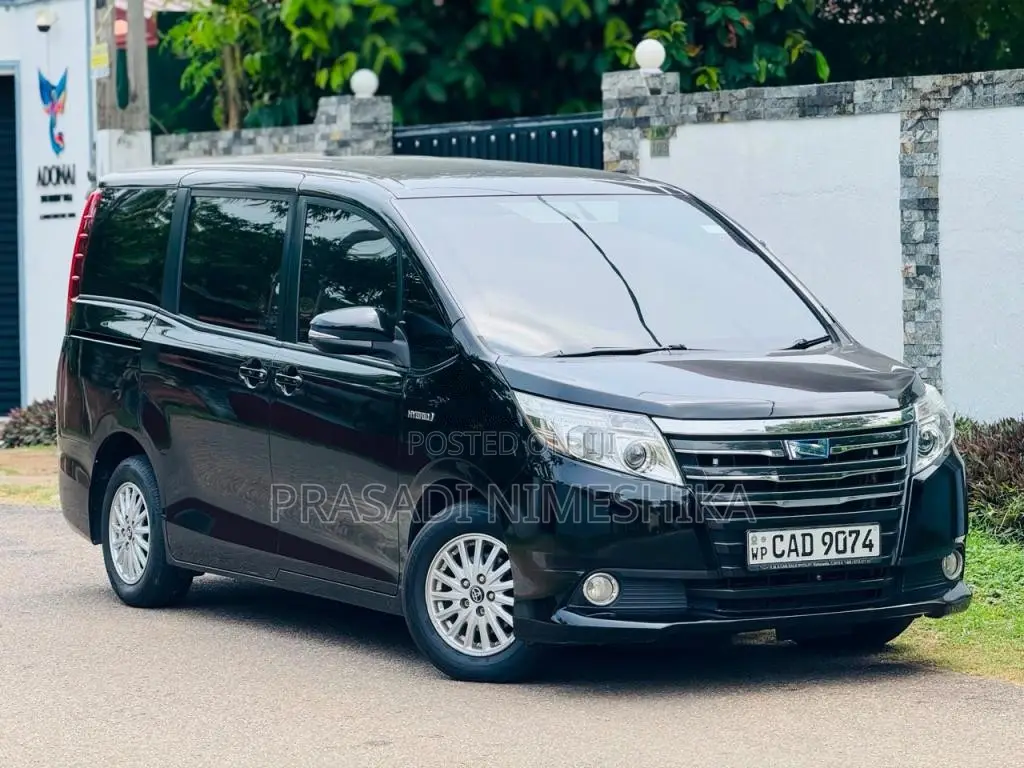 Toyota Voxy 2015 Van (Used)