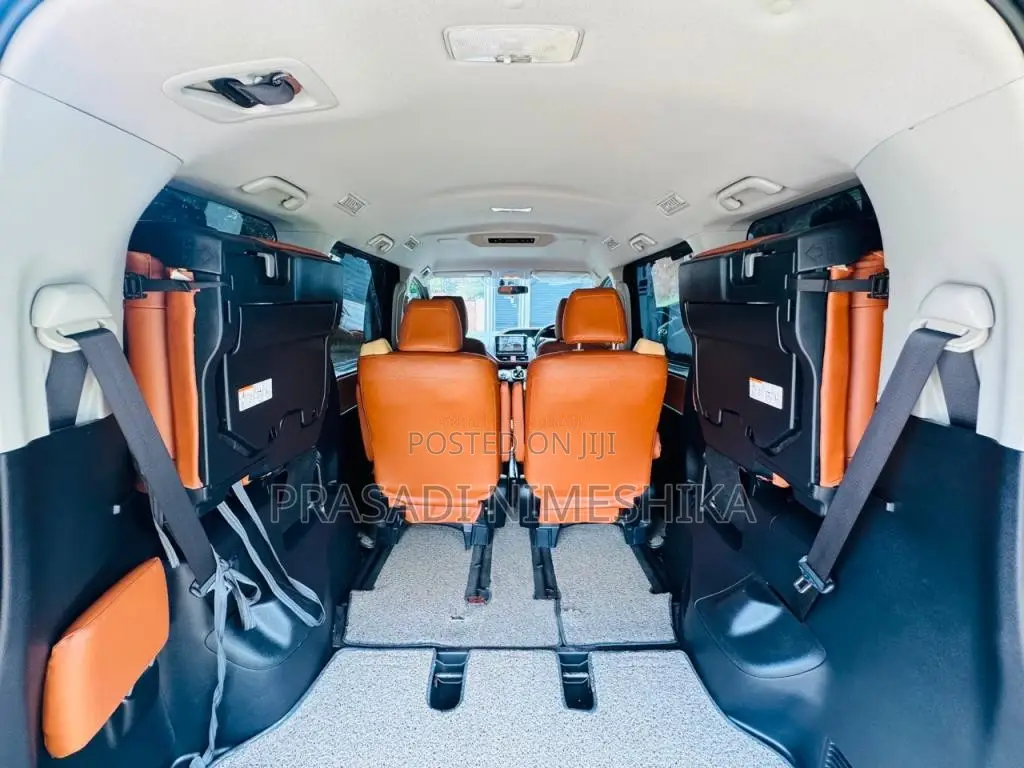 Toyota Voxy 2015 Van (Used)