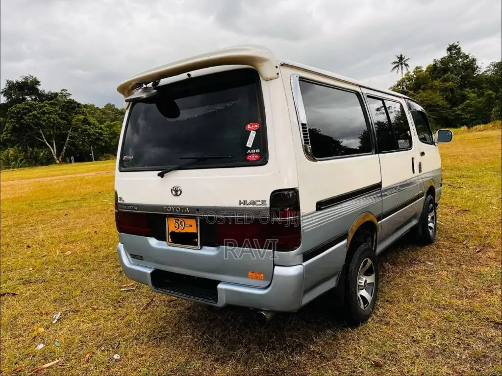 Toyota Dolphin 102 1992 Van (Used)