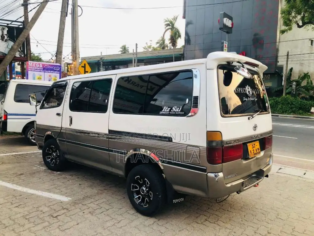 Toyota Dolphin 1991 Van (Used)