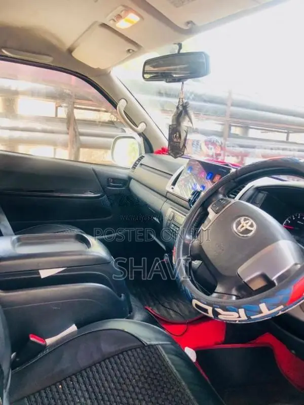 Toyota Kdh Dark Prime 2015 Van (Used)