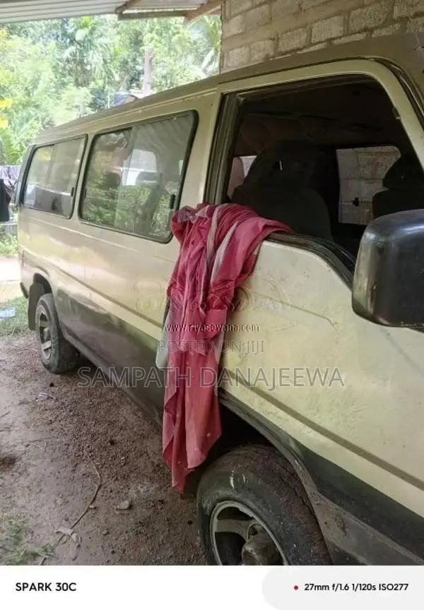 Nissan Caravan 1992 Van (Used)
