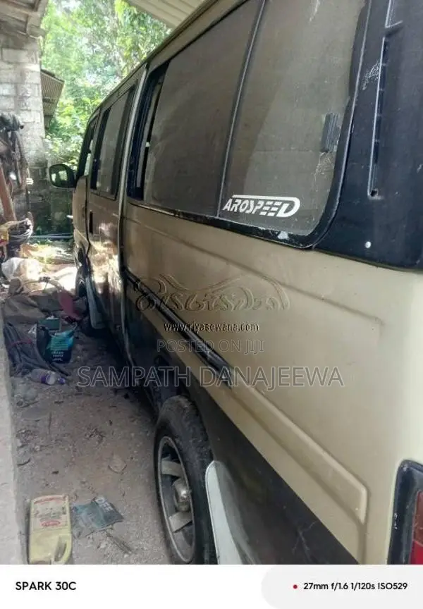 Nissan Caravan 1992 Van (Used)