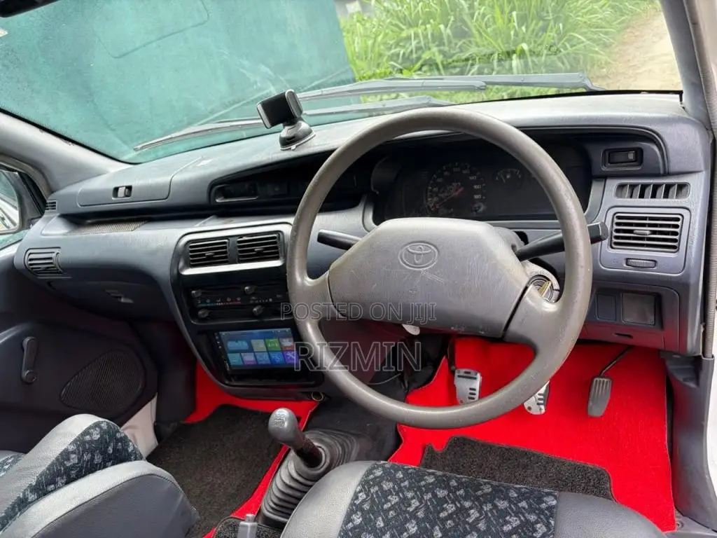 Toyota CR41 2002 Van (Used)