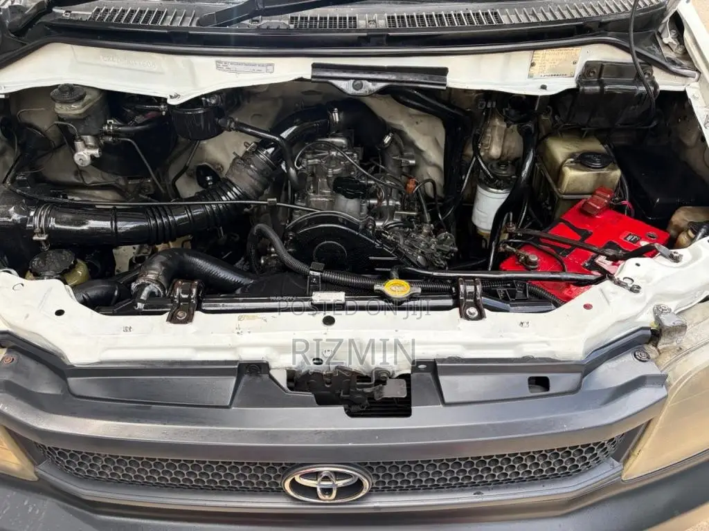 Toyota CR41 2002 Van (Used)