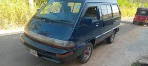 Toyota CR27 1991 Van (Used)