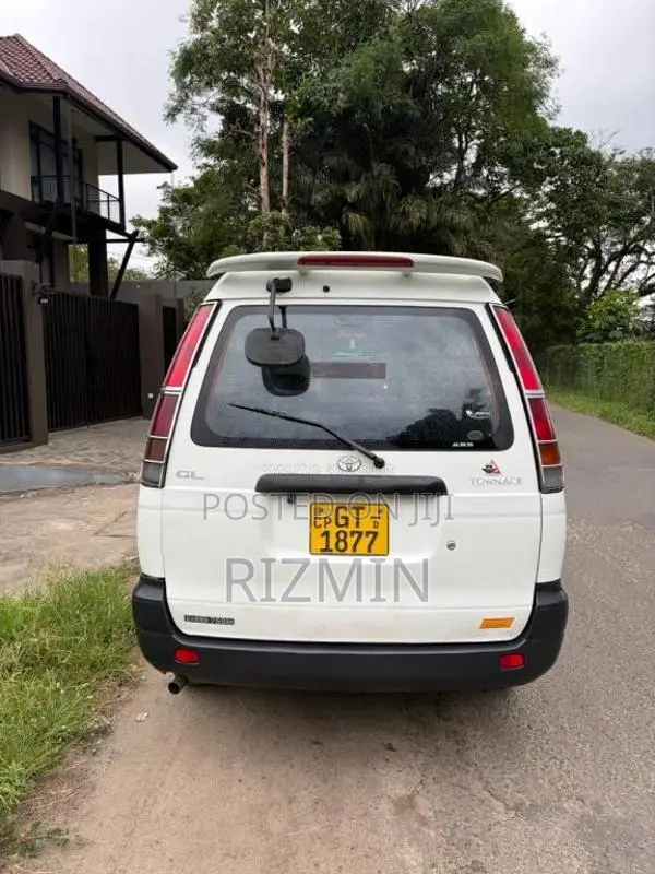 Toyota CR41 2002 Van (Used)