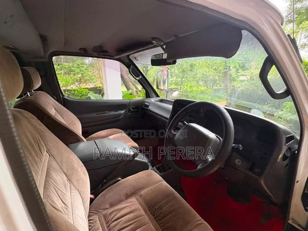 Toyota Dolphin 1995 Van (Used)