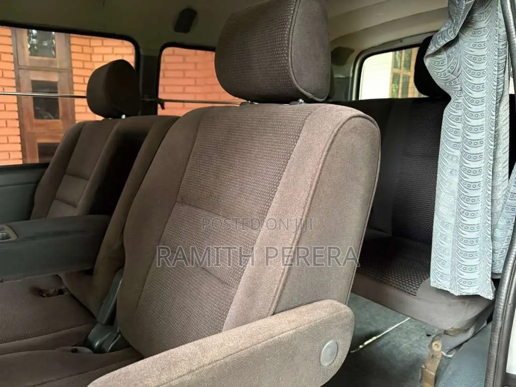 Toyota Dolphin 1995 Van (Used)