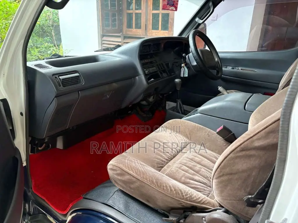 Toyota Dolphin 1995 Van (Used)