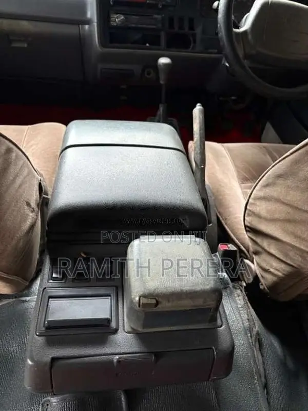 Toyota Dolphin 1995 Van (Used)