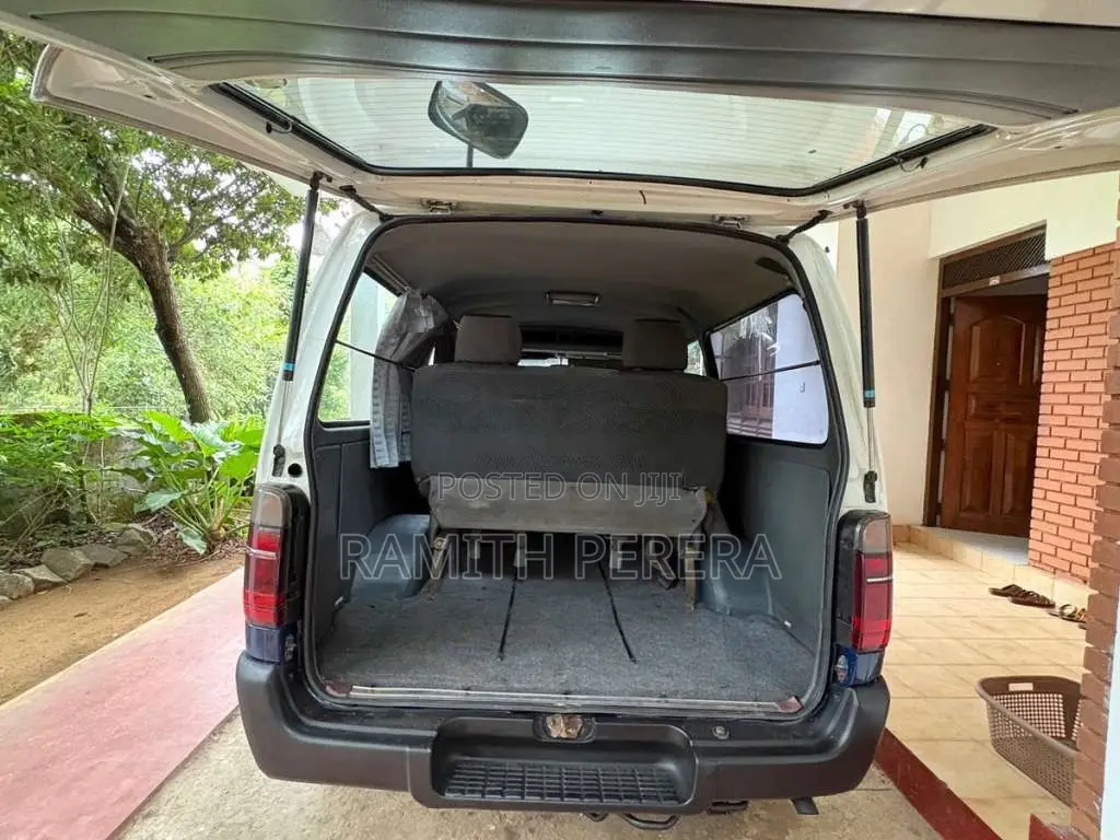 Toyota Dolphin 1995 Van (Used)