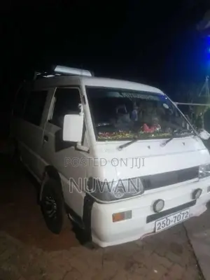Mitsubishi PO5 1996 Van (Used)