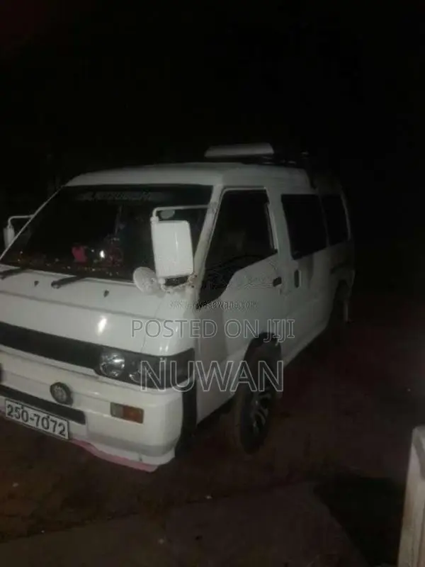 Mitsubishi PO5 1996 Van (Used)