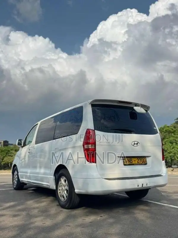 Hyundai H1 2011 Van (Used)