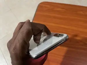 Apple iPhone XS (Used)