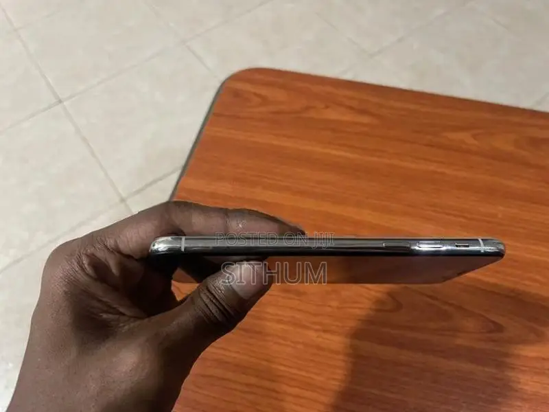 Apple iPhone XS (Used)