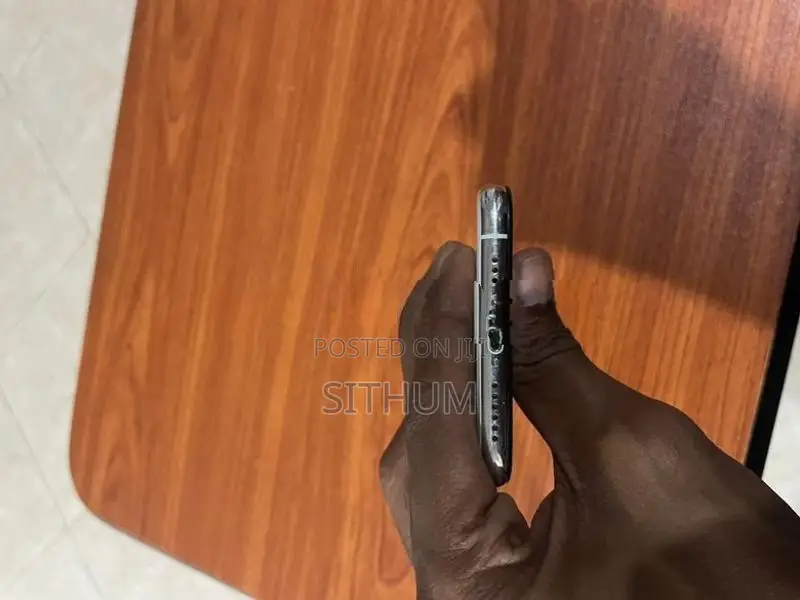 Apple iPhone XS (Used)