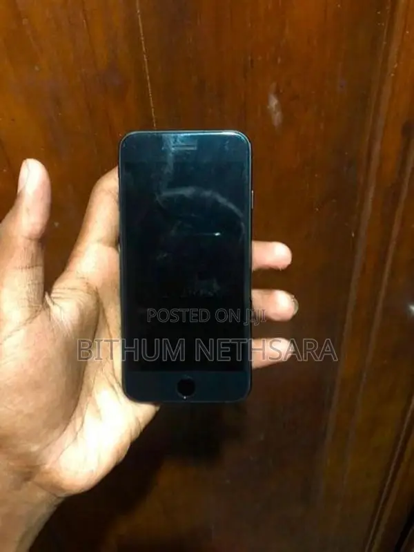 Apple iPhone SE 2 (Used)