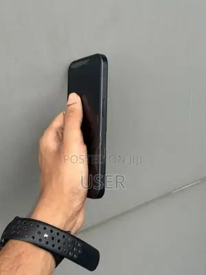 Apple iPhone 16 (Used)