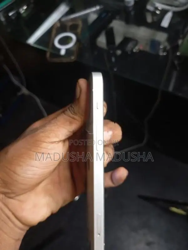 Apple iPhone 12 (Used)