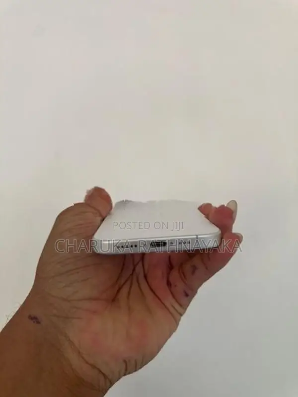 Apple iPhone 16 (Used)