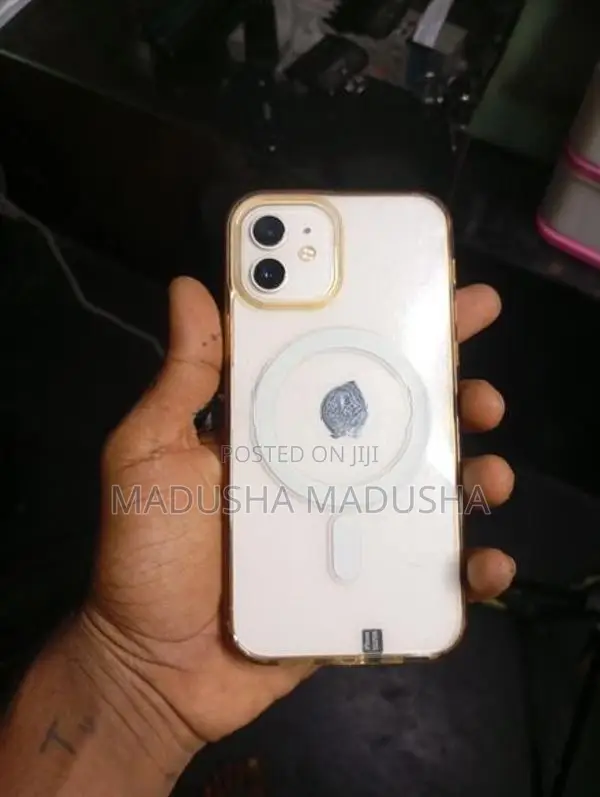 Apple iPhone 12 (Used)