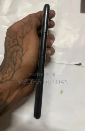Apple iPhone SE 2 (Used)