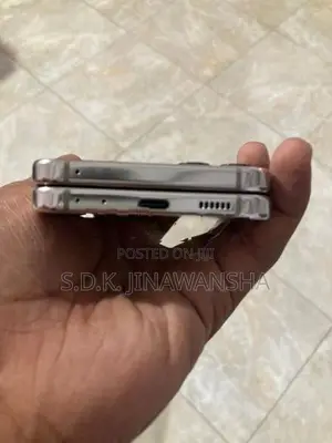 Samsung Galaxy Z Flip 5 (Used)