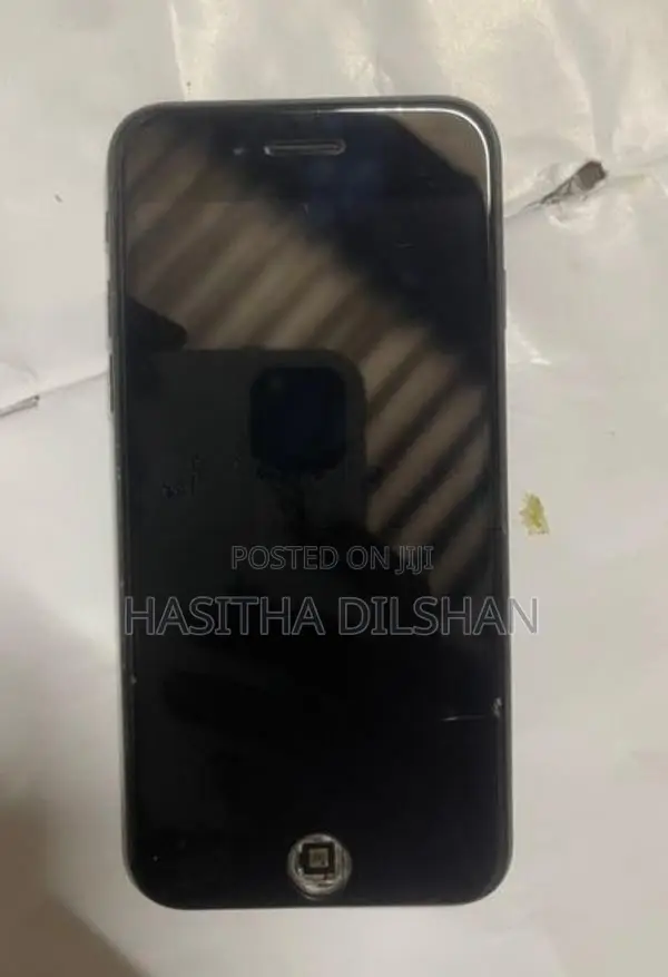 Apple iPhone SE 2 (Used)