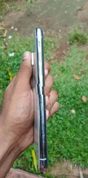 Apple iPhone XS (Used)
