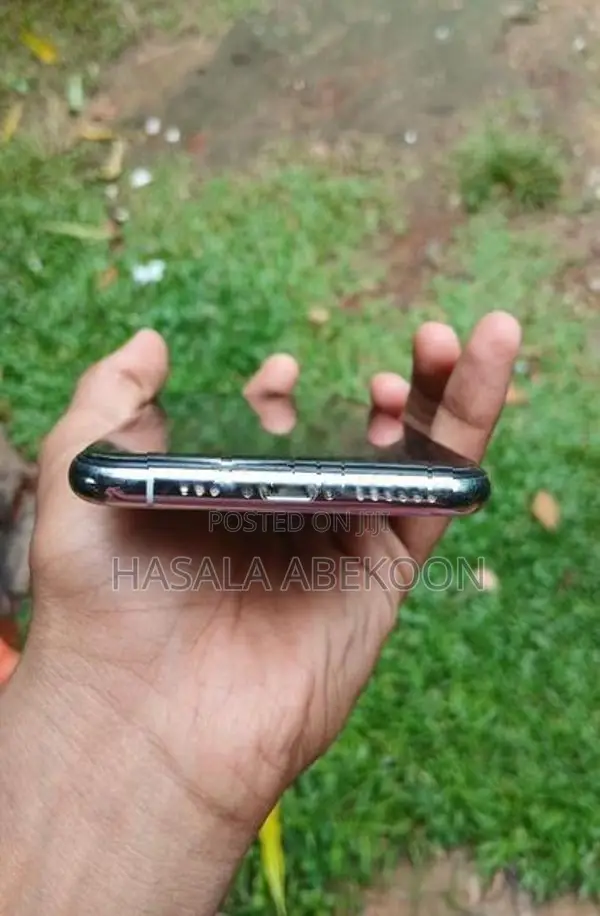 Apple iPhone XS (Used)