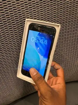 Apple iPhone SE 2 128GB (Used)