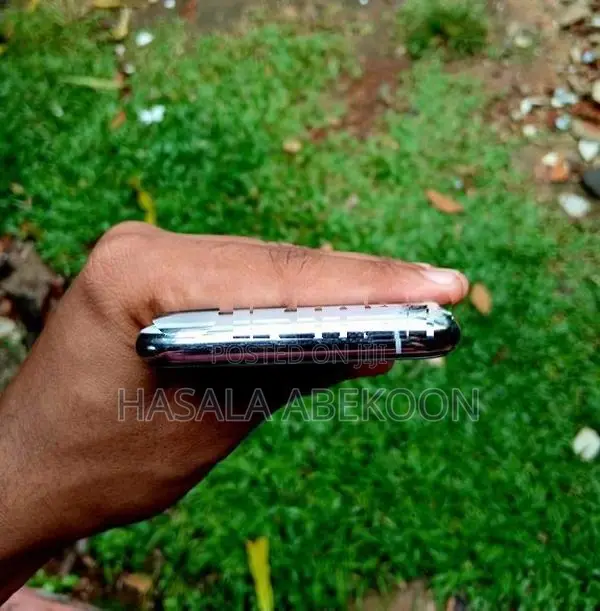 Apple iPhone XS (Used)
