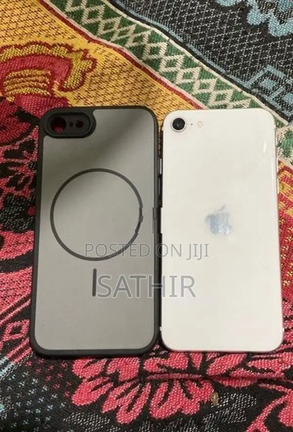 Apple iPhone SE 2 (Used)