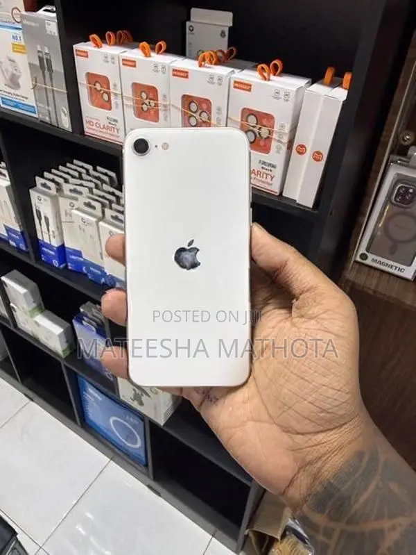 Apple iPhone SE 3 (Used)