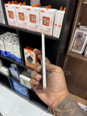 Apple iPhone SE 3 (Used)