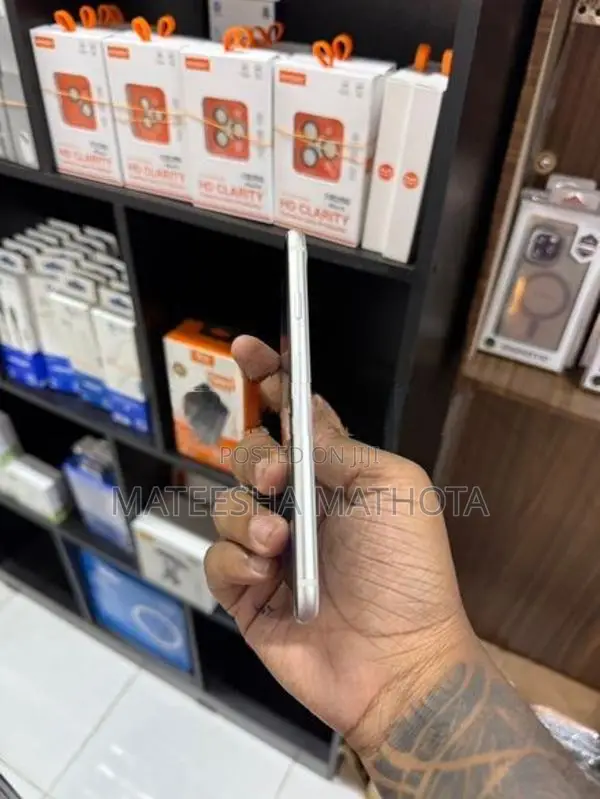 Apple iPhone SE 3 (Used)