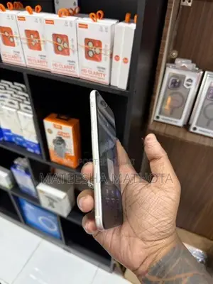 Apple iPhone SE 3 (Used)