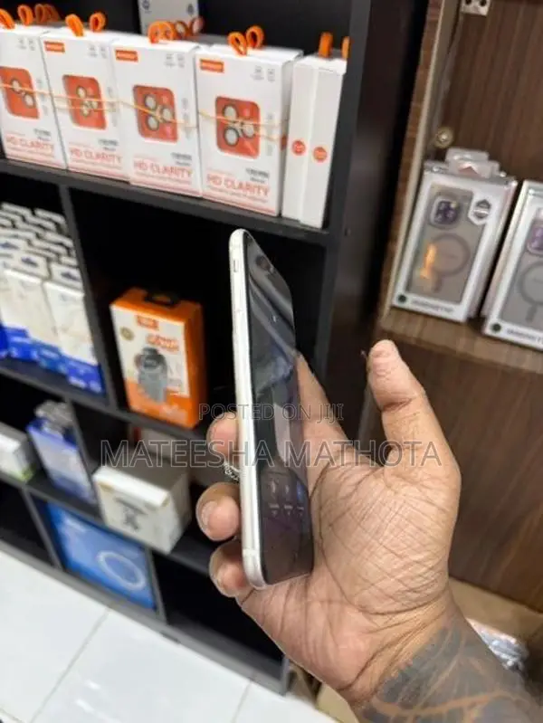 Apple iPhone SE 3 (Used)
