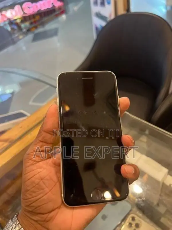 Apple iPhone SE 2 (Used)