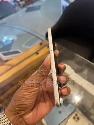 Apple iPhone SE 2 (Used)