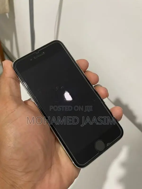 Apple iPhone SE 2 (Used)
