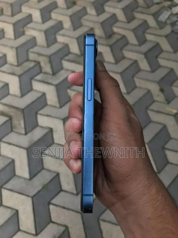 Apple iPhone 13 (Used)